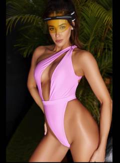 Stephanie Dana Babe Of The Day