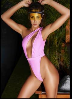 Stephanie Dana Babe Of The Day