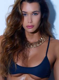 Stephanie Dana Babe Of The Day