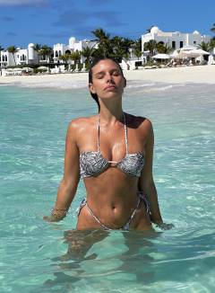 Natasha Oakley Free Pics Galleries