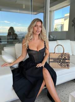 Natasha Oakley Free Pics Galleries