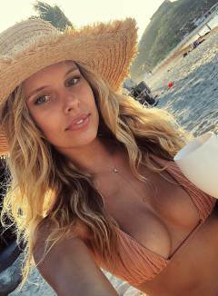 Natasha Oakley Free Pics Galleries