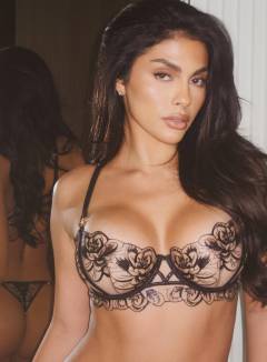 Amanda Trivizas Free Pics Galleries