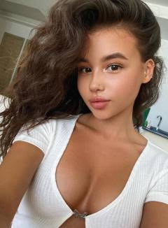 Aliya Kiss Babe Of The Day