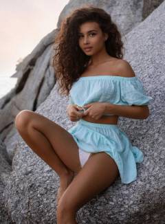 Aliya Kiss Babe Of The Day