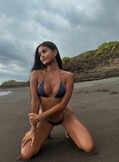 Mae Urno Babe Of The Day