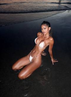 Mae Urno Babe Of The Day