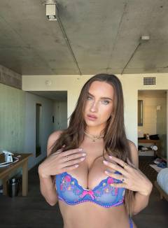 Kitty Kat Babe Of The Day