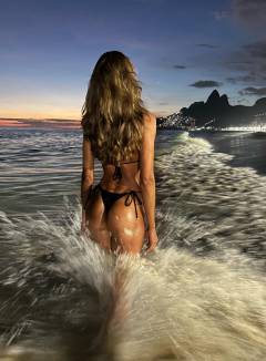 Izabel Goulart Free Pics Galleries