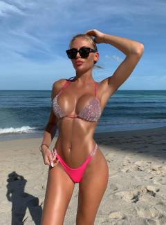 Anastasia Skyline Babe Of The Day